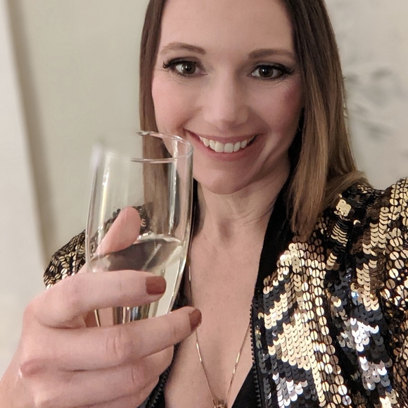 Meet Your Posher, Lisa - Picture 3 of 8